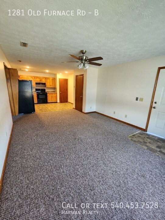 Building Photo - 3BD/2BA apartment available NOW.