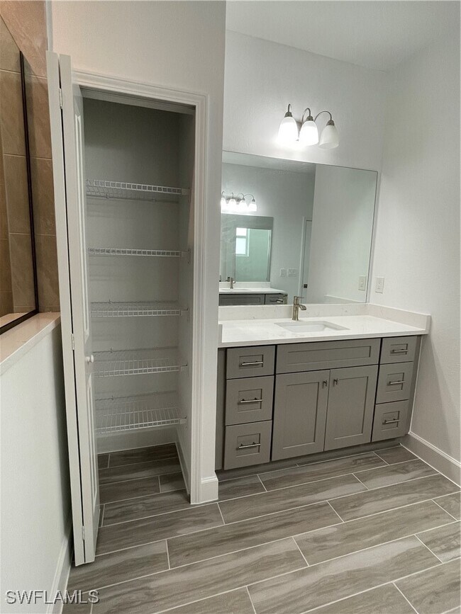 Building Photo - 1316 NE 1st Pl