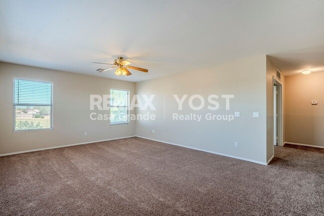 Building Photo - Spacious Living in SK Ranch!