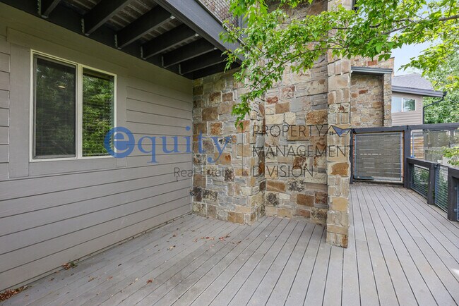 Building Photo - 8143 Courtyard Loop