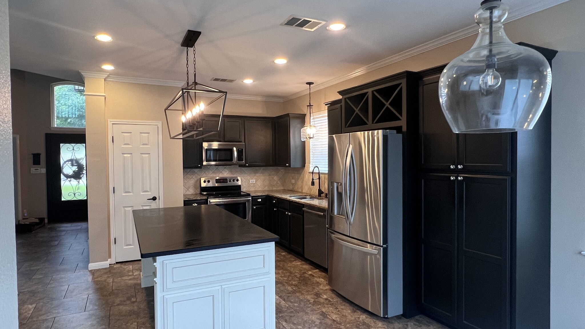 Large kitchen island (3-4 bar stools) - 18439 Rogers Bend