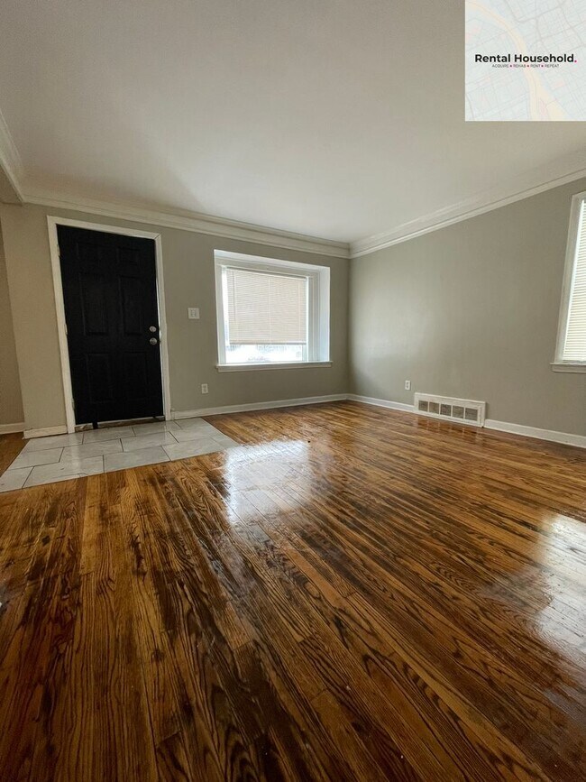 Building Photo - Beautiful 4 Bedroom Bungalow- Just $1300 a month