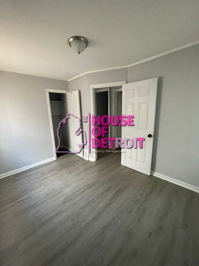 Building Photo - 3 BEDROOM | 1 BATH | FREE PRE SCREEN