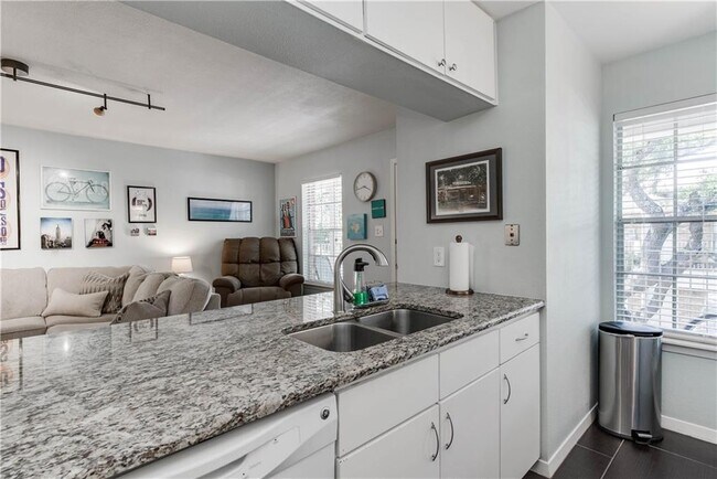Building Photo - 1240 Barton Hills Dr
