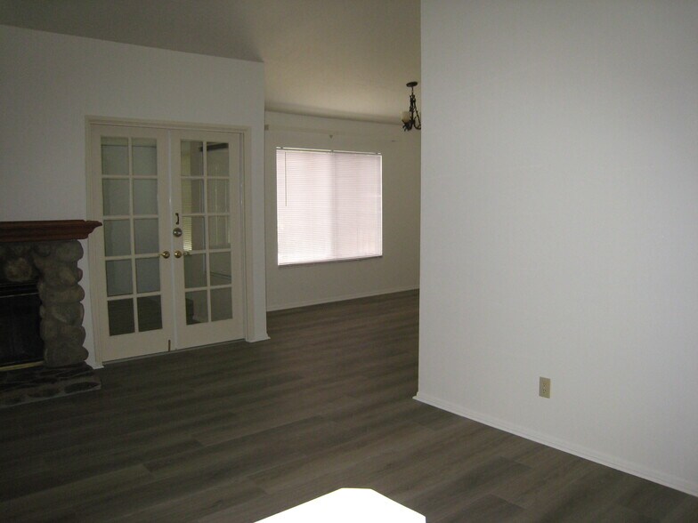 Building Photo - 2616 Cimmaron Ave