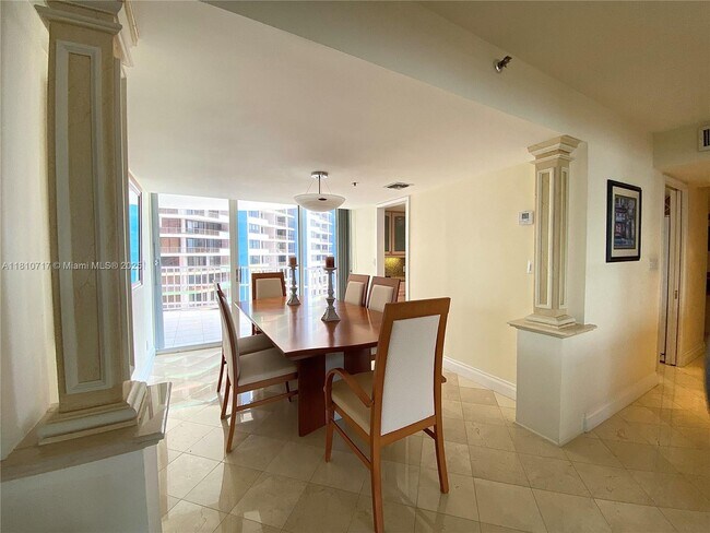 Building Photo - 1627 Brickell Ave