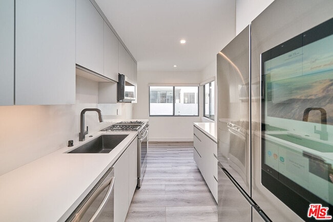 Building Photo - 137 S Maple Dr