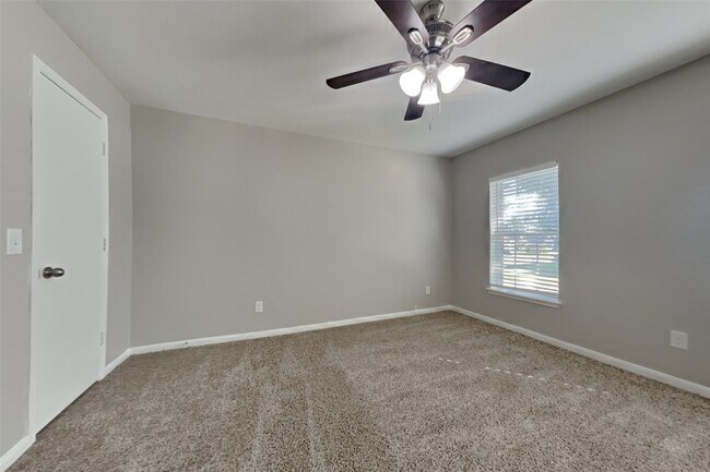 Building Photo - 19123 Oakway Dr