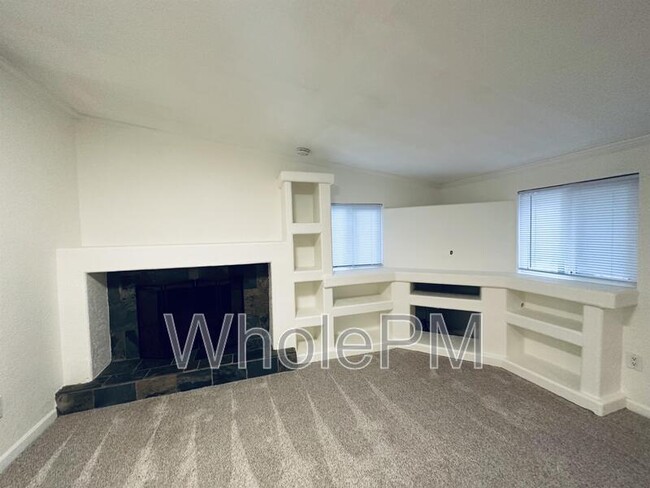Building Photo - 6095 Pierce St