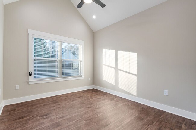 Building Photo - 3 bedroom BRAND NEW Townhome in Cleveland!