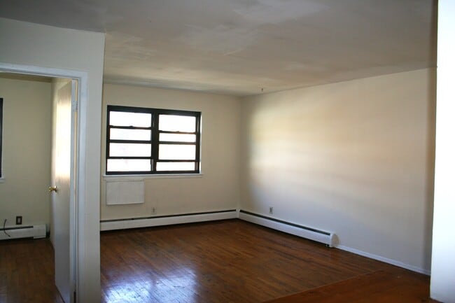 Building Photo - 31-48 48th St