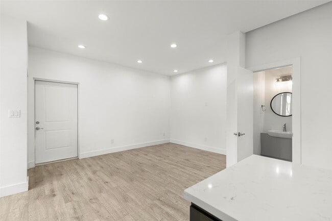 Building Photo - 2202 Wavell St