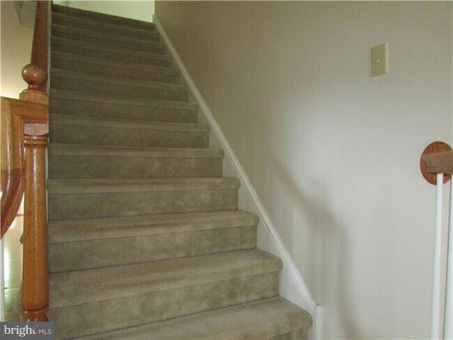 Building Photo - 1 Overlook Ct