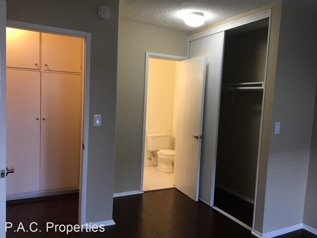 Building Photo - 2 br, 1.5 bath Apartment - 12142 Burbank B...
