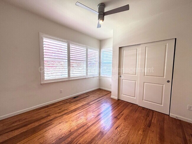 Building Photo - 900 Treece St