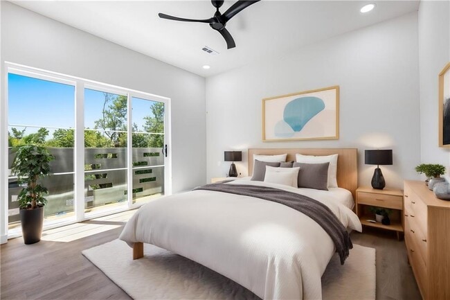 Building Photo - 929 SE 10th St