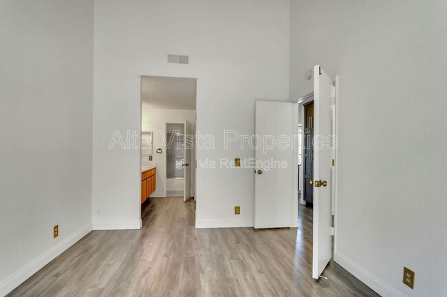 Building Photo - 8878 Regents Rd