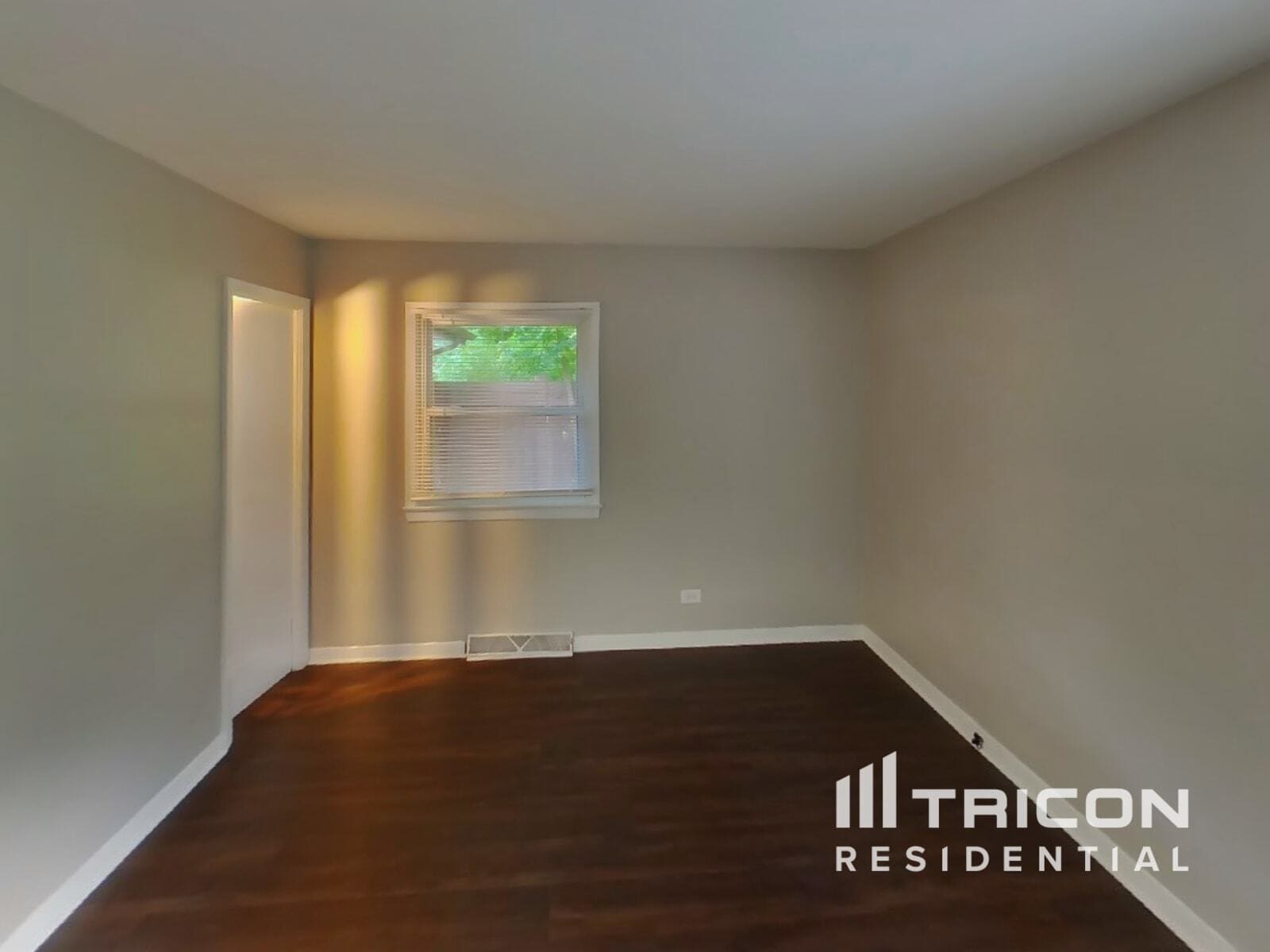Building Photo - 30477 N Oak Grove Ave