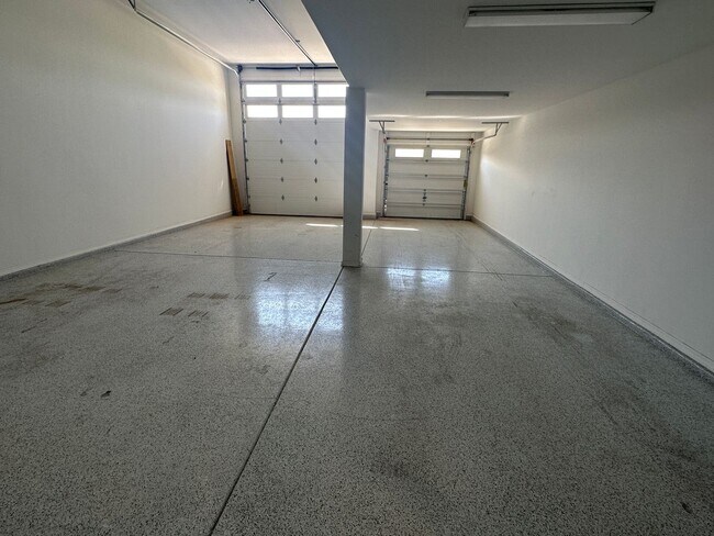 Building Photo - Corner Lot, RV Gate and Garage, Single Lev...