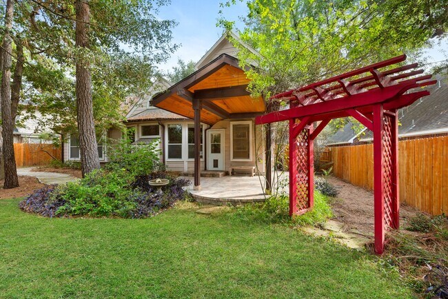 Building Photo - The Perfect Woodlands Retreat: Steps from ...