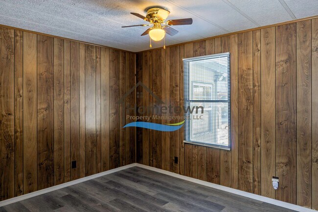 Building Photo - 2 Bedroom 1 Bathroom Home in a Beautiful Remote Rustic Setting Available in Priest River!