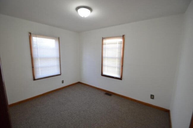Building Photo - 2441 S Keystone Ave