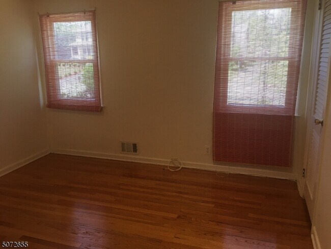 Building Photo - 424 White Oak Ridge Rd