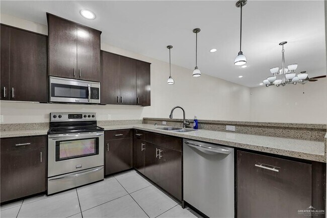 Building Photo - 28 Ozark Ave