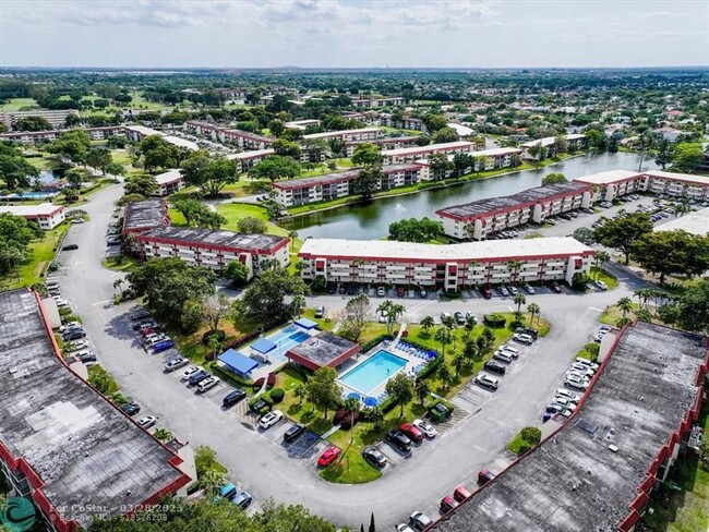 Building Photo - 371 S Hollybrook Dr