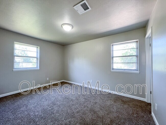 Building Photo - 1428 SW 62nd St