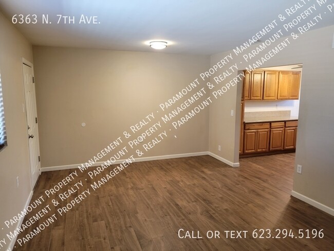 Building Photo - 2 Bed/1 Bath ready for immediate move in!