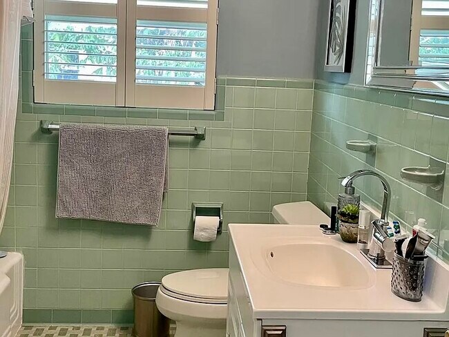 Building Photo - 235 Fordham Dr