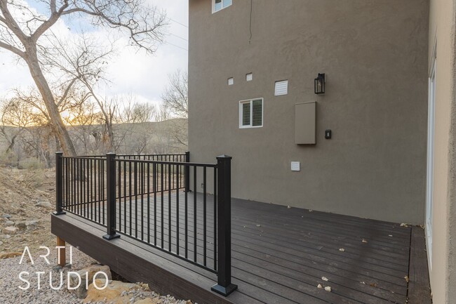 Building Photo - "Stunningly Remodeled 4-Bedroom, 3-Bathroo...