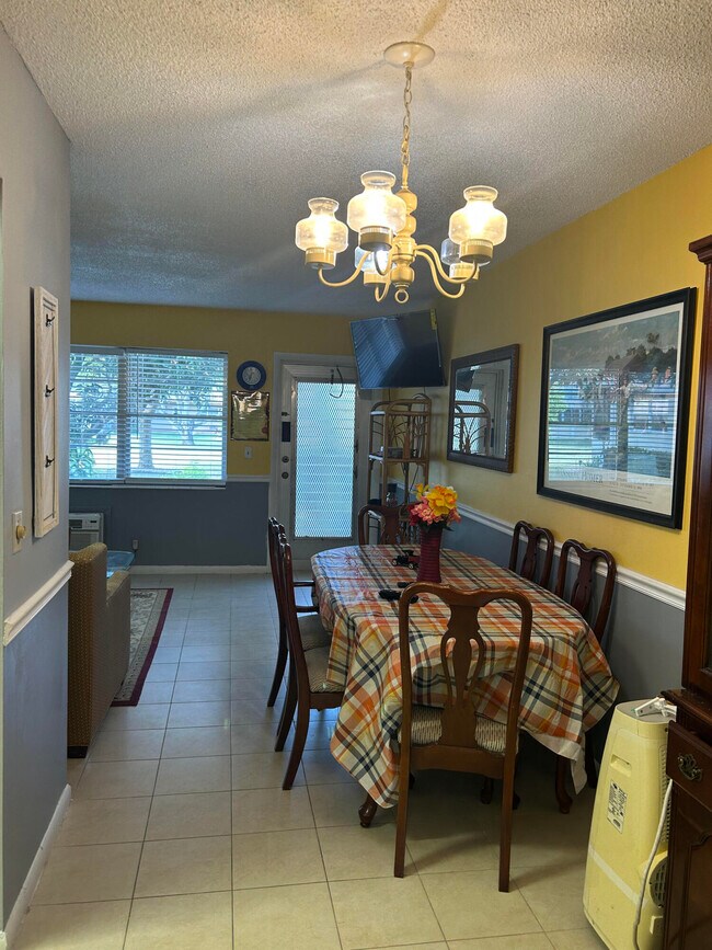 Building Photo - 137 Bedford F