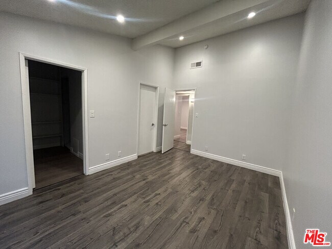 Building Photo - 14501 Tupper St