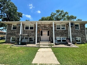 Building Photo - 2591 Parkview St