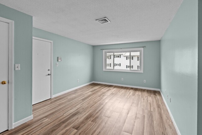 Building Photo - 5455 N Main St