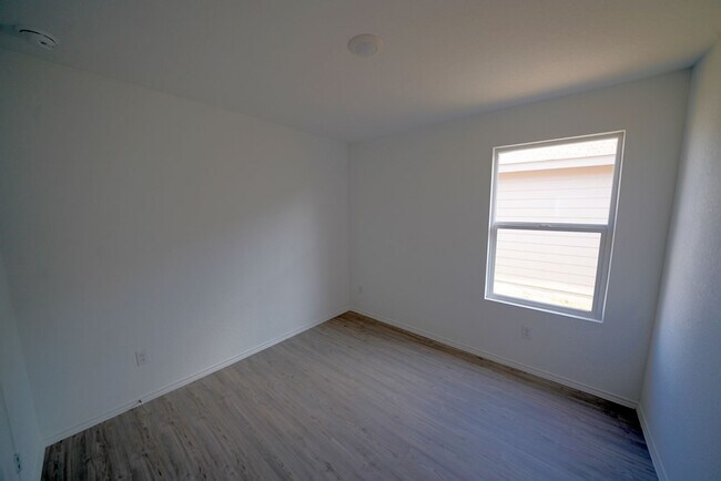 Building Photo - Gorgeous like-new home Available for Rent in Converse! Realtor Commission: $500