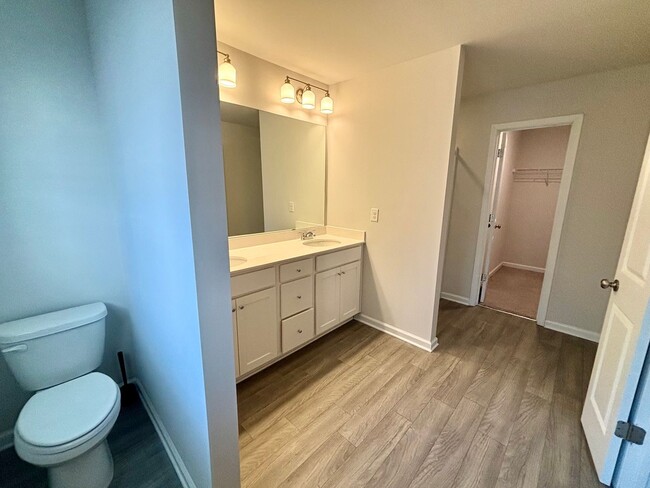 Building Photo - 2809 Ridgeview Dr