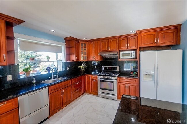 Building Photo - 4216 S Eddy St