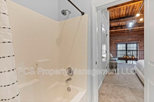 Building Photo - 815 Porter St