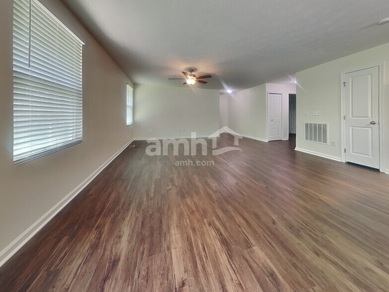 Building Photo - 97 Wooded Ridge Dr