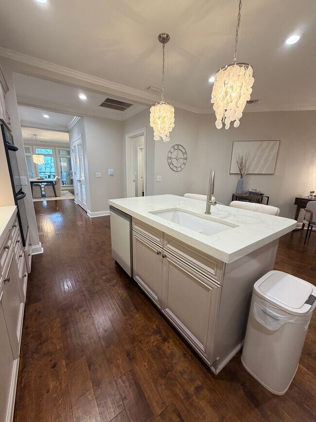 Building Photo - Stunning Luxury, Two Bedroom Creek Front Condo in Hilton Head Plantation