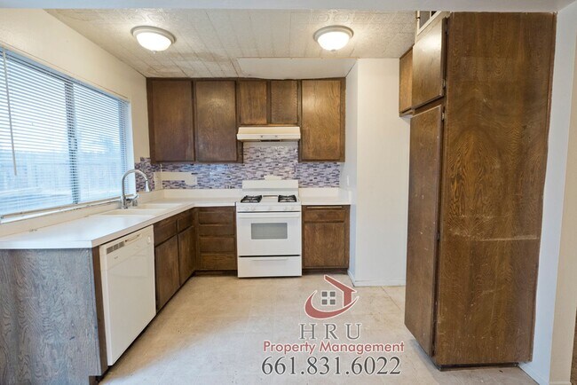 Building Photo - SW- condo 3bed-1.5 bath