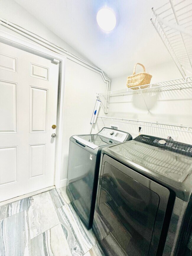 Building Photo - 1104 Neoga St