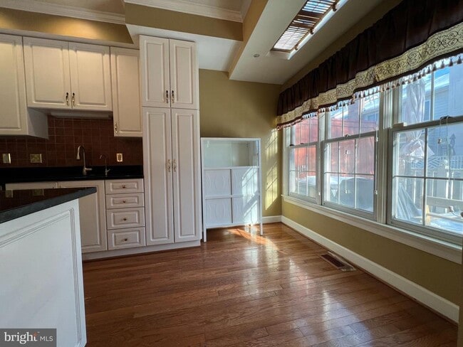 Building Photo - 201 Blaze Climber Way