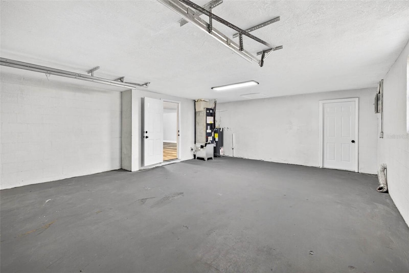 Building Photo - 10933 Premier Ave