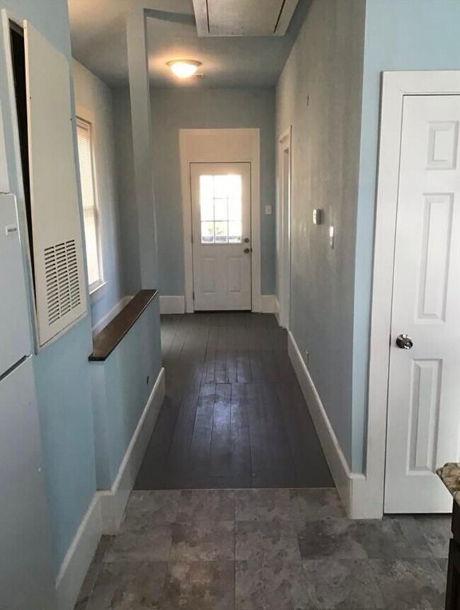 Building Photo - Galveston 4-plex Ave K