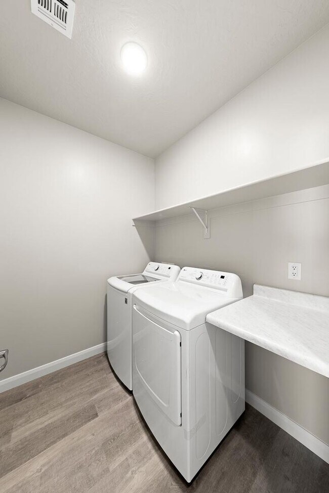 Building Photo - 2120 E Yant Flt Dr