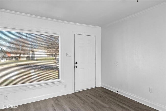 Building Photo - 2400 Broadway Dr